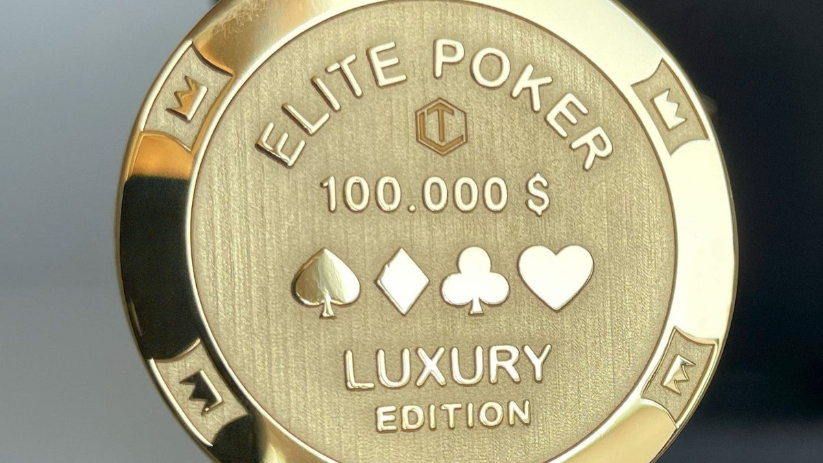 Poker Chip silver 18k gold plated in hand - Pokerchip 18k vergoldet in der hand