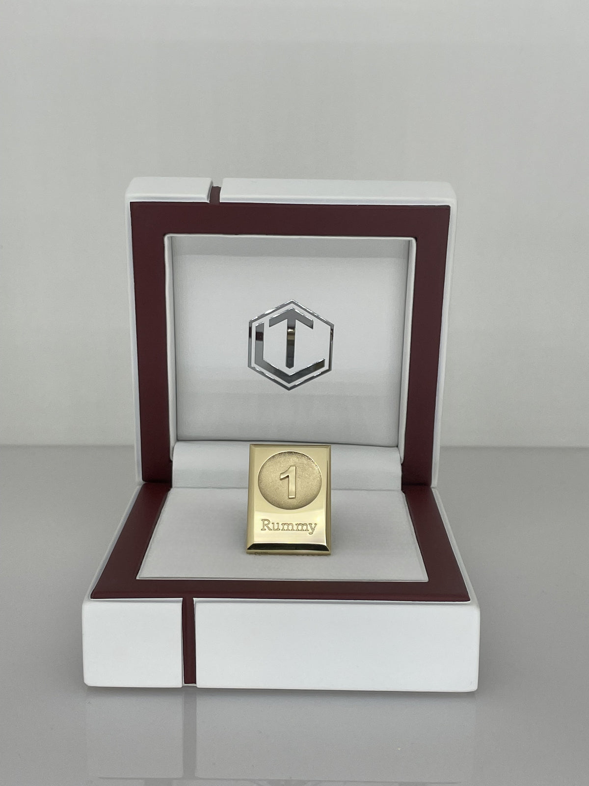 Rummy Tile 18-Karat Gold in White Case - Rummystein aus Gold im weissen Etui