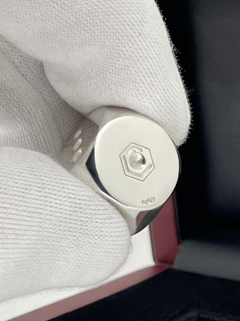 Silver Dice 16 mm polished in fingers - Silberwürfel 16 mm poliert zwischen Fingern