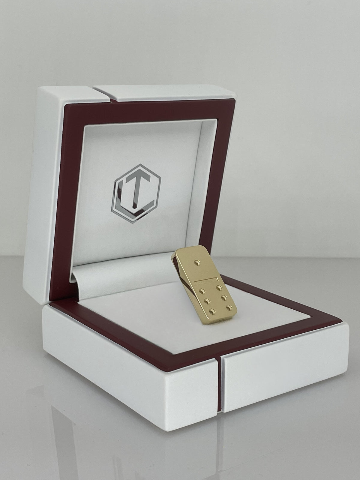 Solid 18-Karat Domino Tile in white case - Dominostein 18 Karat Gold im Etui