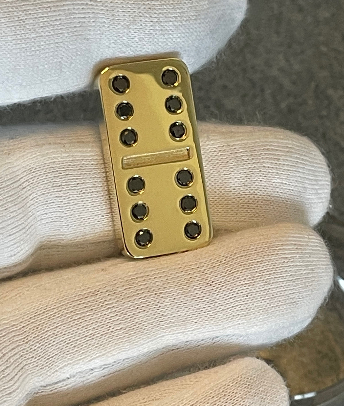 Solid 18-Karat Gold Domino Tile with Diamonds in Hand - Dominostein 18 Karat Gold auf der Hand