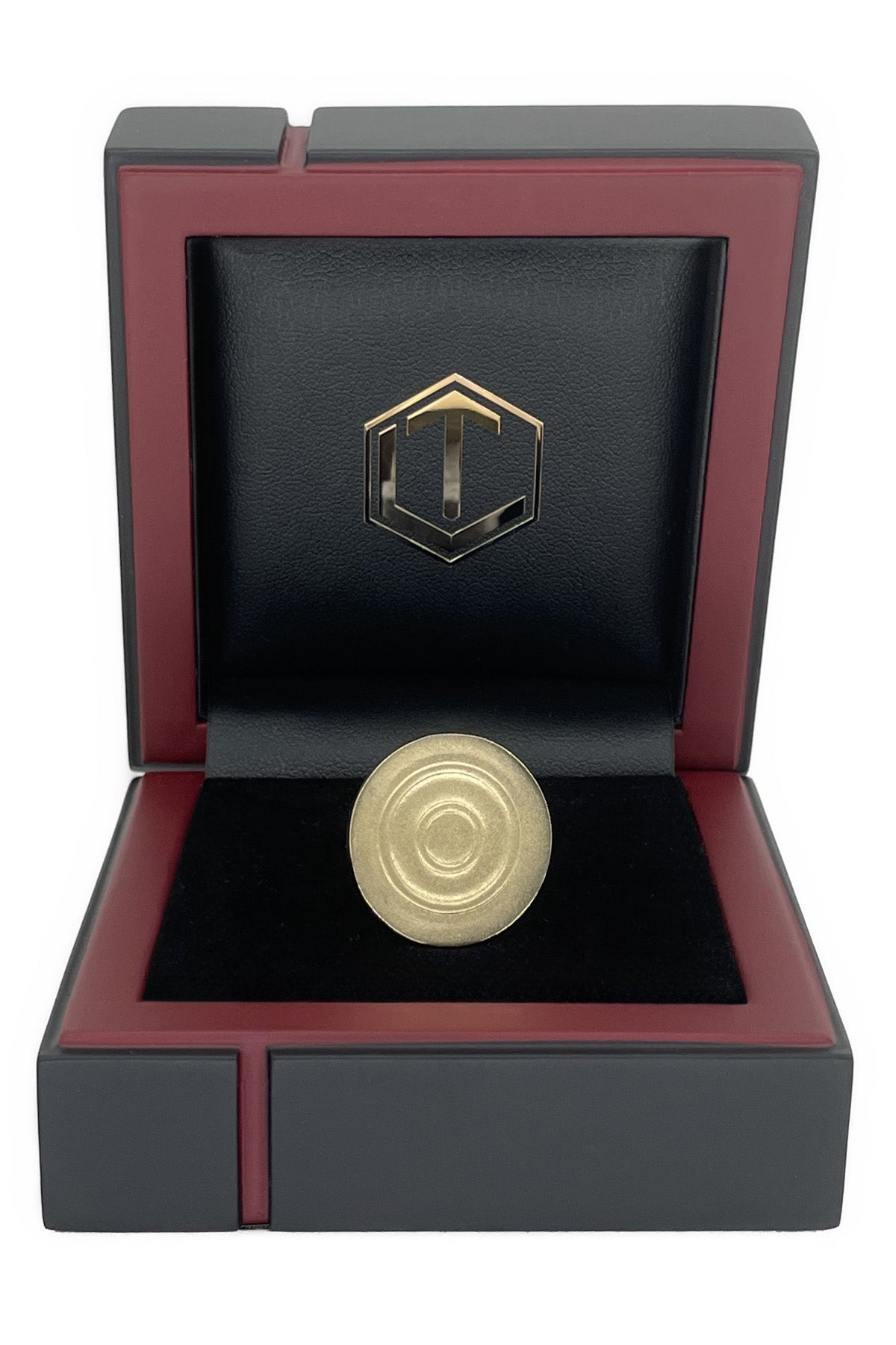 Solid 18-Karat Gold Game Piece in Black Case - Spielstein 18 Karat Gold im Etui