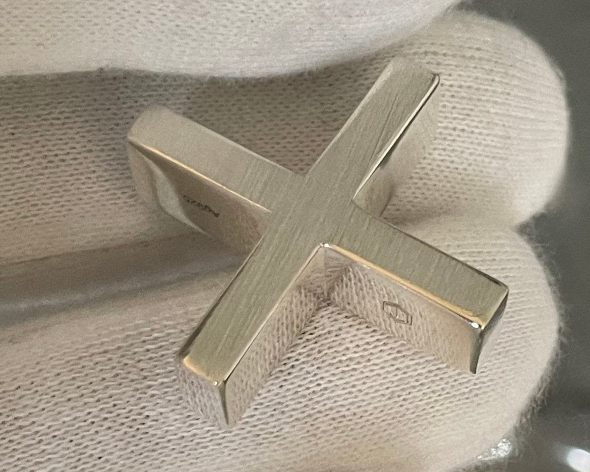 Solid Board Game Tic Tac Toe in Sterling Silver Game Piece - Spielstein Silber Kreuz auf der Hand