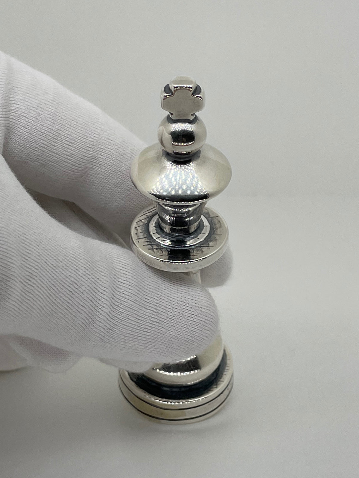 Solid Chess King Sterling Silver in Hand - Schachfigur König in der Hand