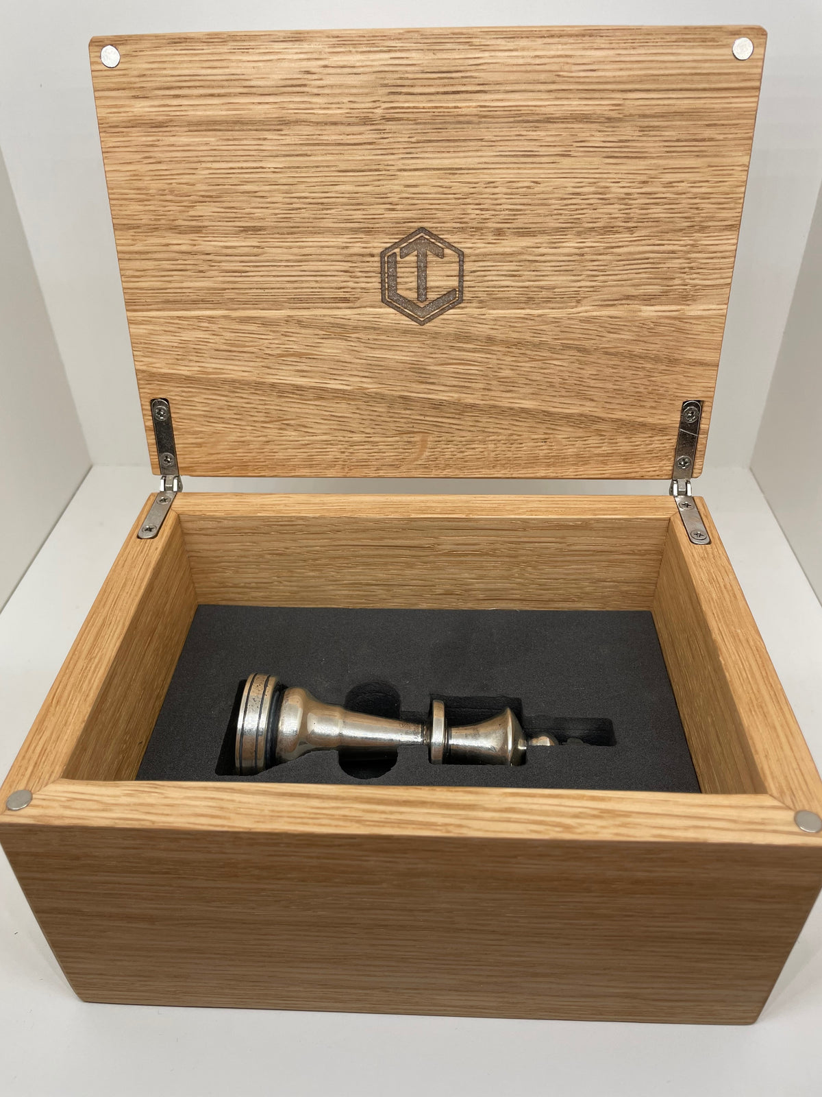 Solid Chess King Sterling Silver lying in open case - Schachfigur König liegend im Etui