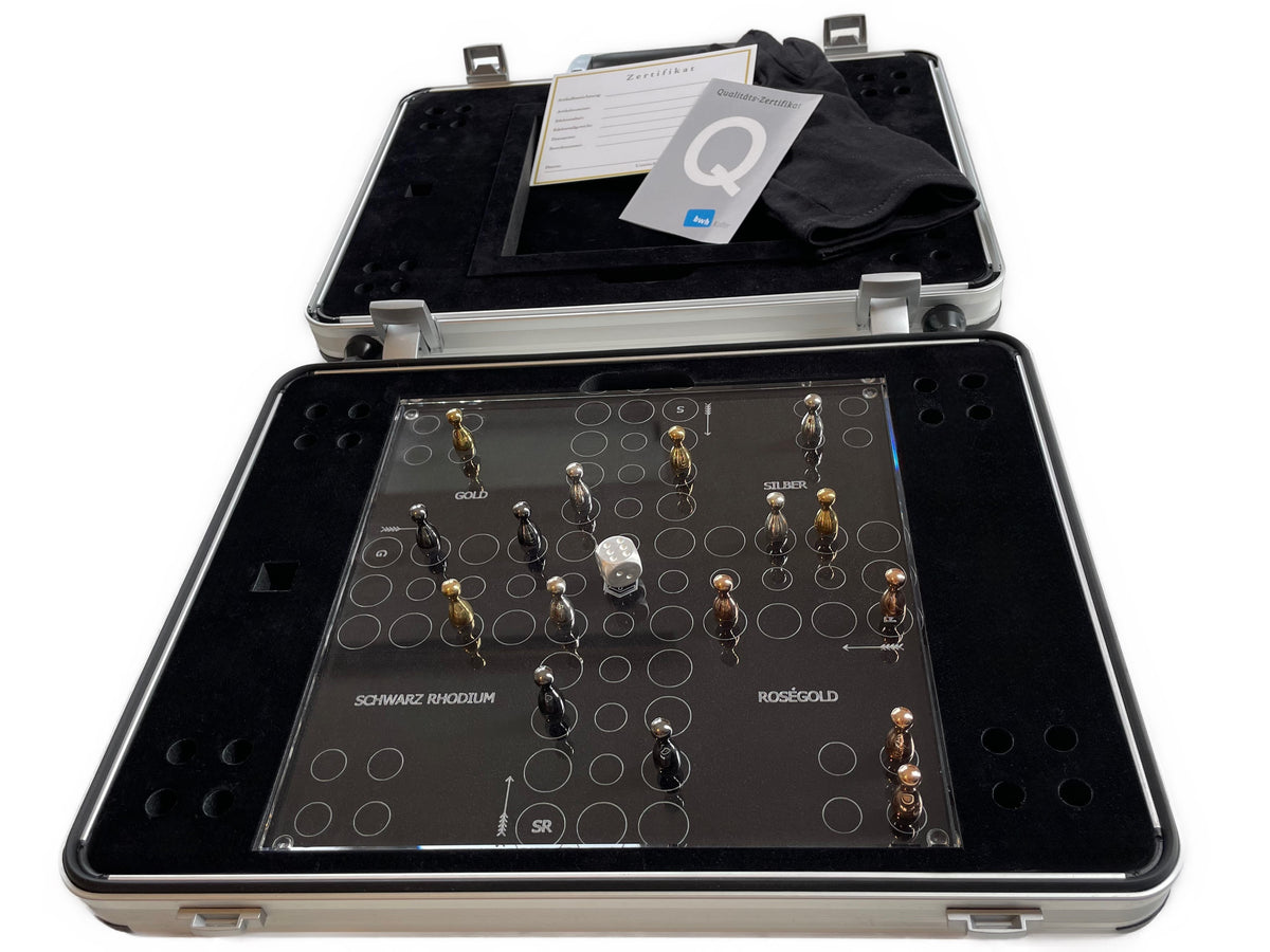 Solid Sterling Silver Ludo Game pieces on board - Ludo Silber Spielsteine auf Spielbrett