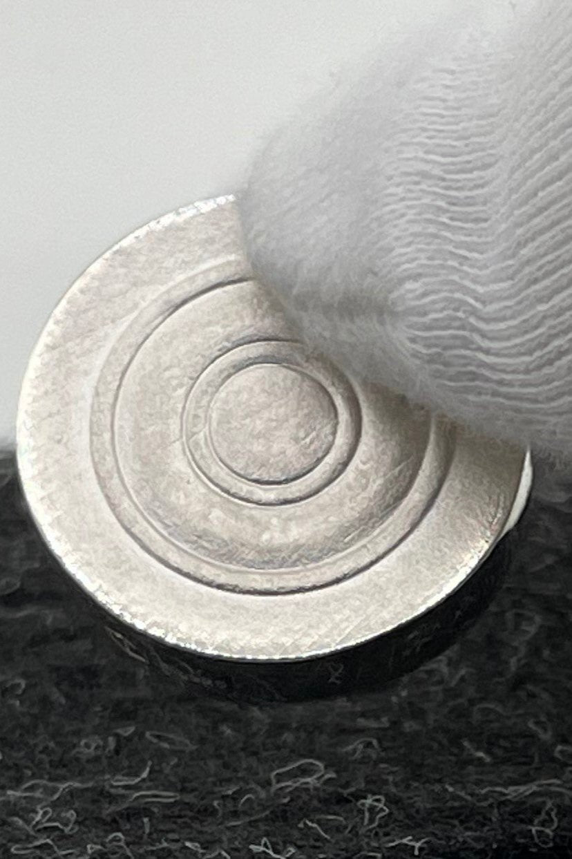 Solid Play Piece Sterling Silver in Hand - Silberspielstein in der Hand