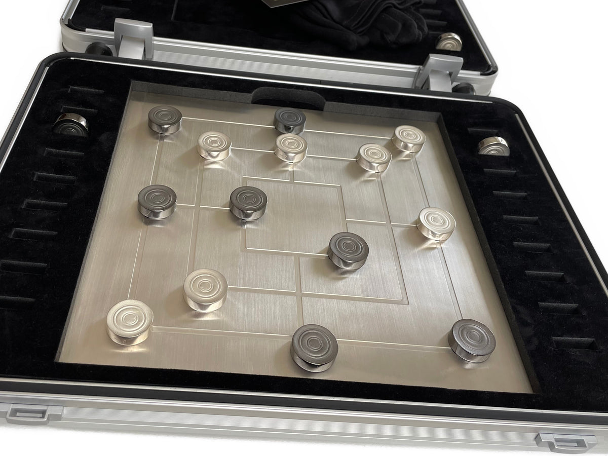 Solid Silver Board Game Nine Mens Morris Silver Black Rhodium-Plated - Mühlespiel aus Silber Rhodium im Koffer Spielsituation