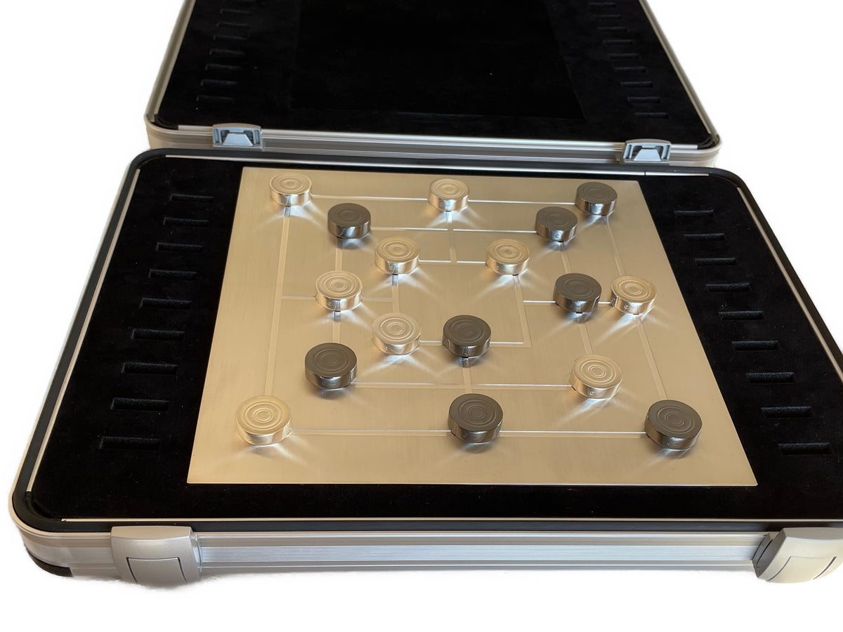 Solid Silver Board Game Nine Mens Morris Silver Black Rhodium-Plated - Mühlespiel aus Silber Rhodium im Koffer Spieleansicht