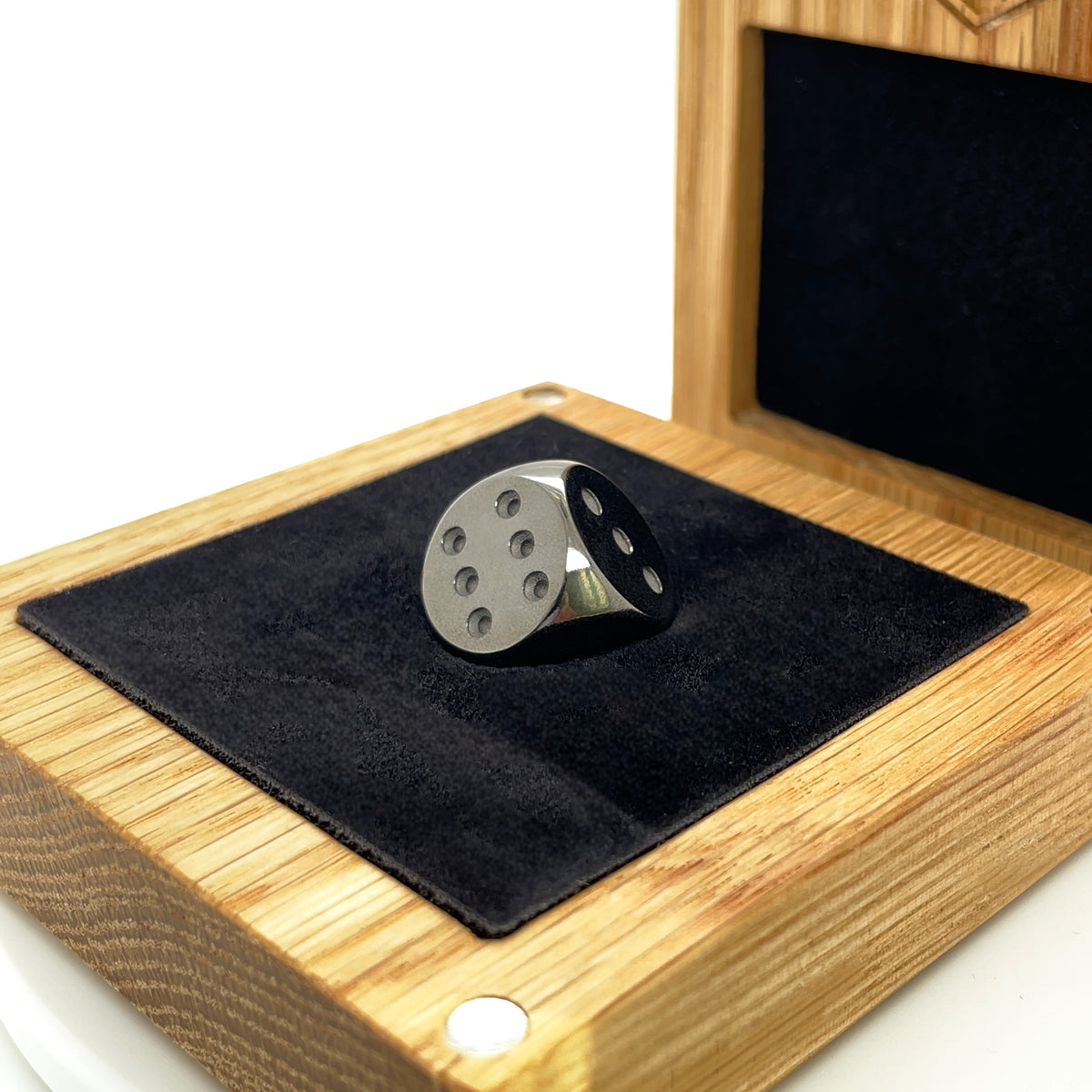 Solid Silver Dice black rhodium-plated in oakwood case - Silberwürfel schwarz rhodiniert im Etui