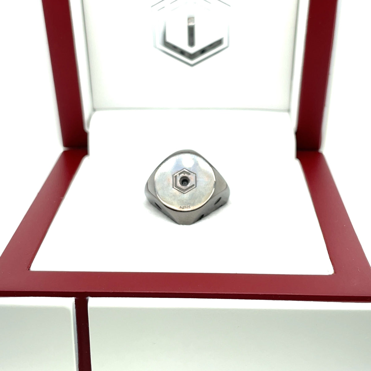 Solid Silver Dice black rhodium-plated in white case - Silberwürfel schwarz rhodiniert im Etui