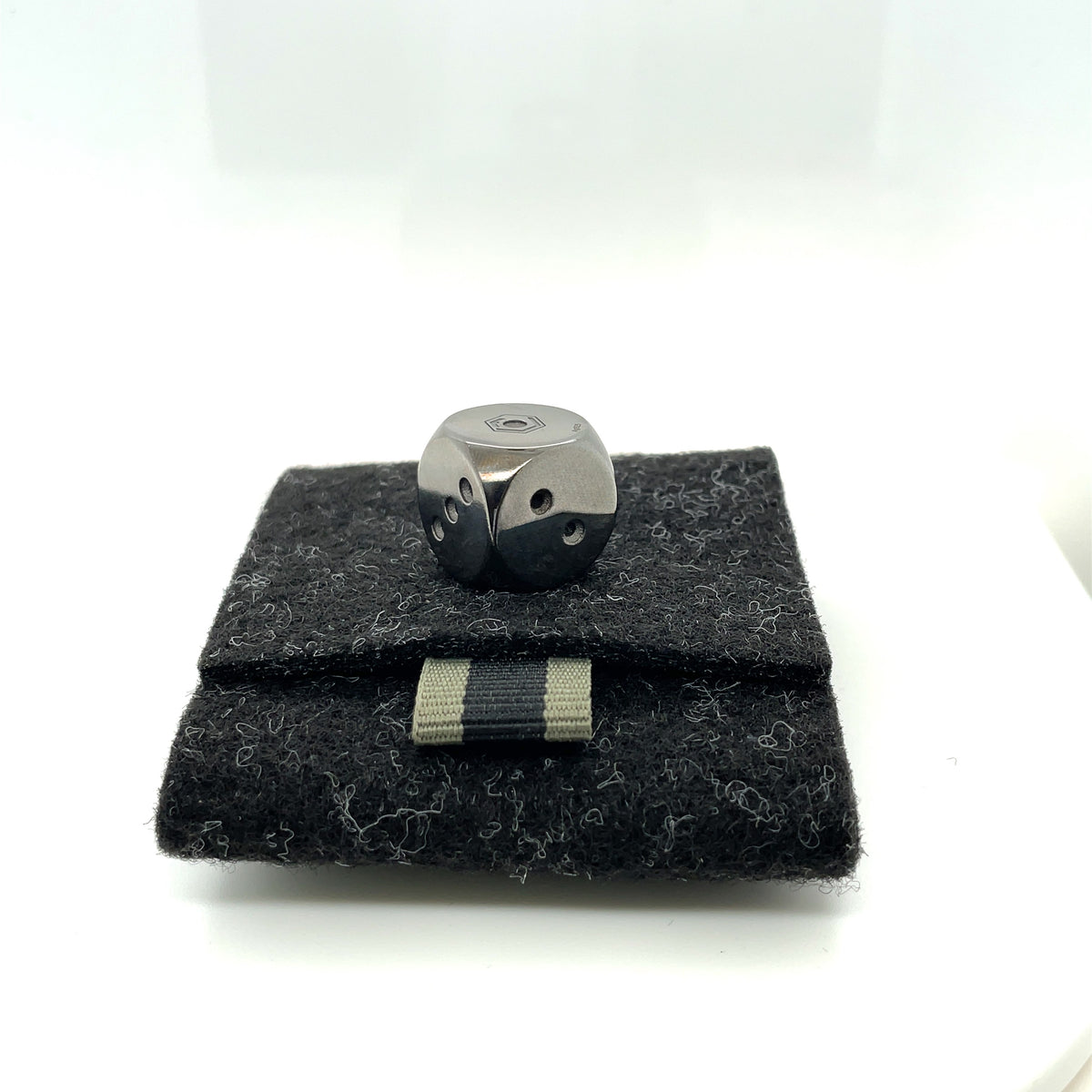 Solid Silver Dice black rhodium-plated on felt case - Silberwürfel schwarz rhodiniert auf Etui