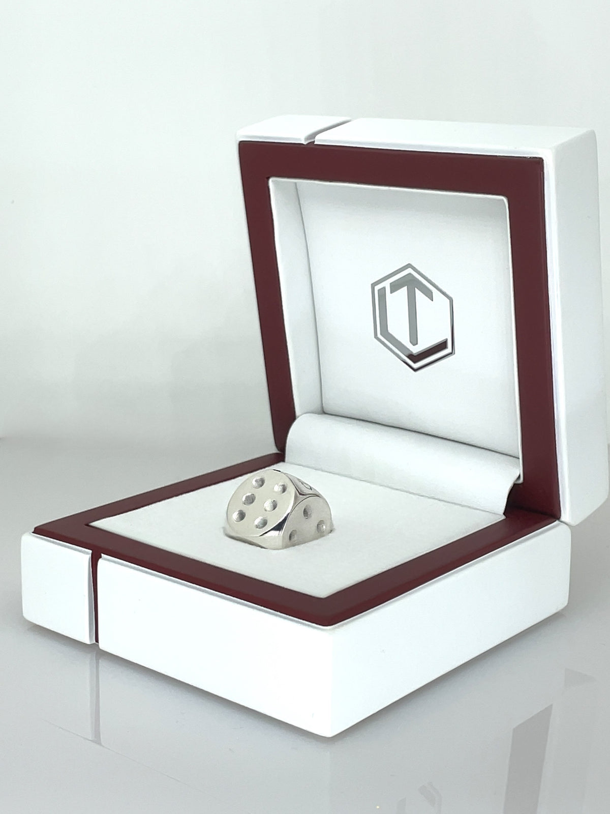 Solid Silver Dice polished in white case - Massiver Würfel aus Silber im Etui