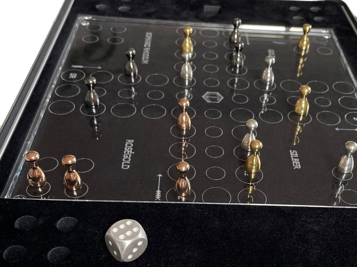 Solid Sterling Silver Ludo Game pieces on board - Ludo Silber Spielfiguren auf Spielbrett