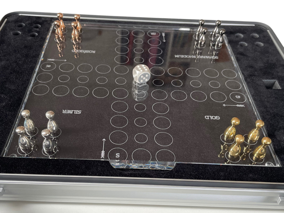 Solid Sterling Silver Ludo Game pieces on board - Ludo Silber Spielfiguren auf Spielbrett
