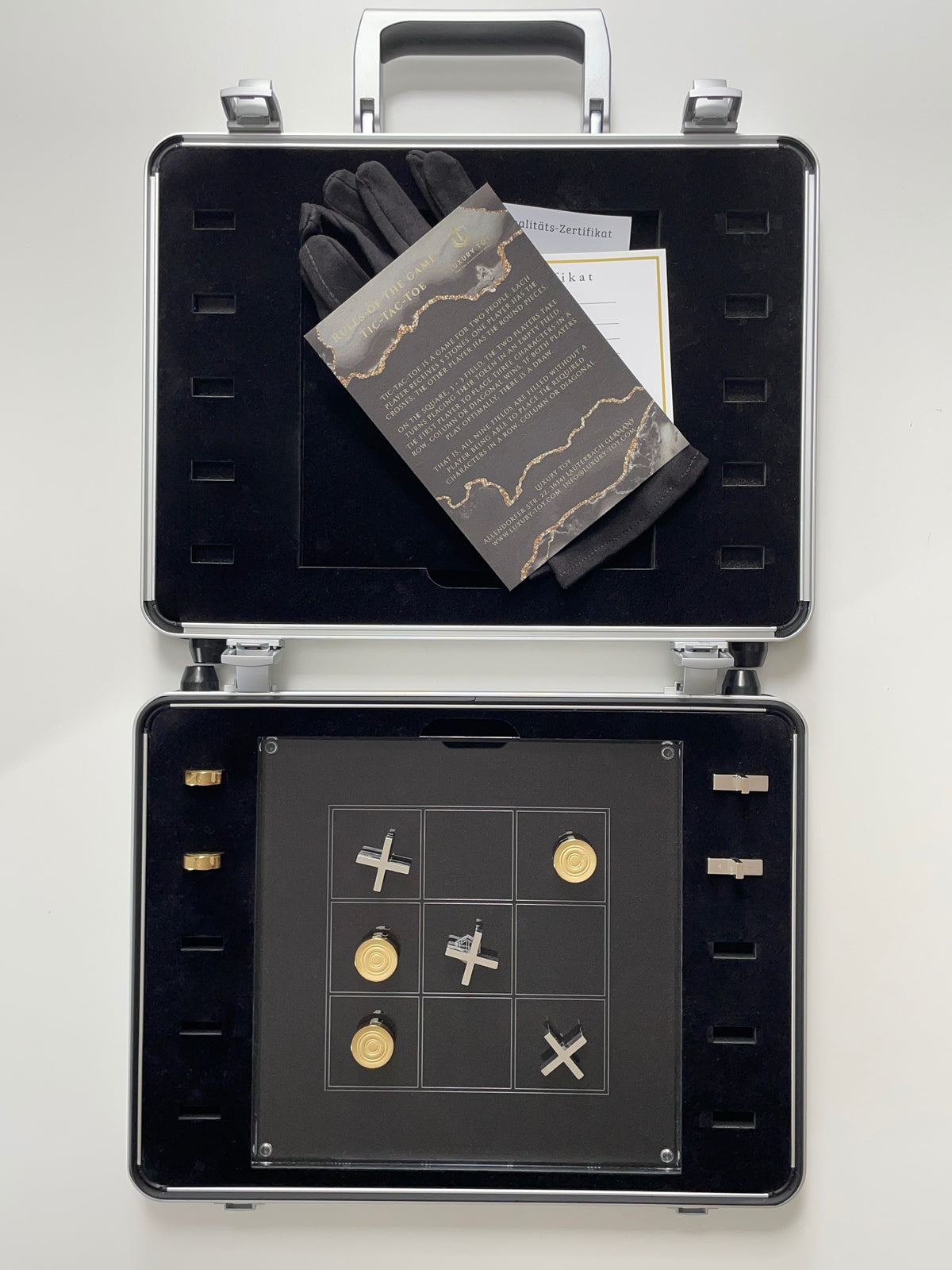 Solid Sterling Silver Tic-Tac-Toe 18k gold-plated - Tic-Tac-Toe Silber 18 Karat Gold Spielsituation im Koffer