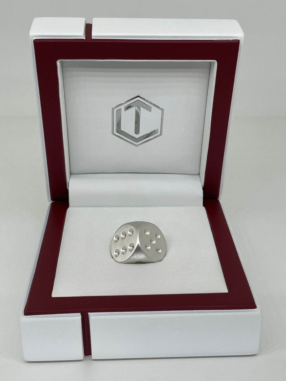 Solid brushed Silver Dice in white case - Massiver Silberwürfel mattiert im Etui