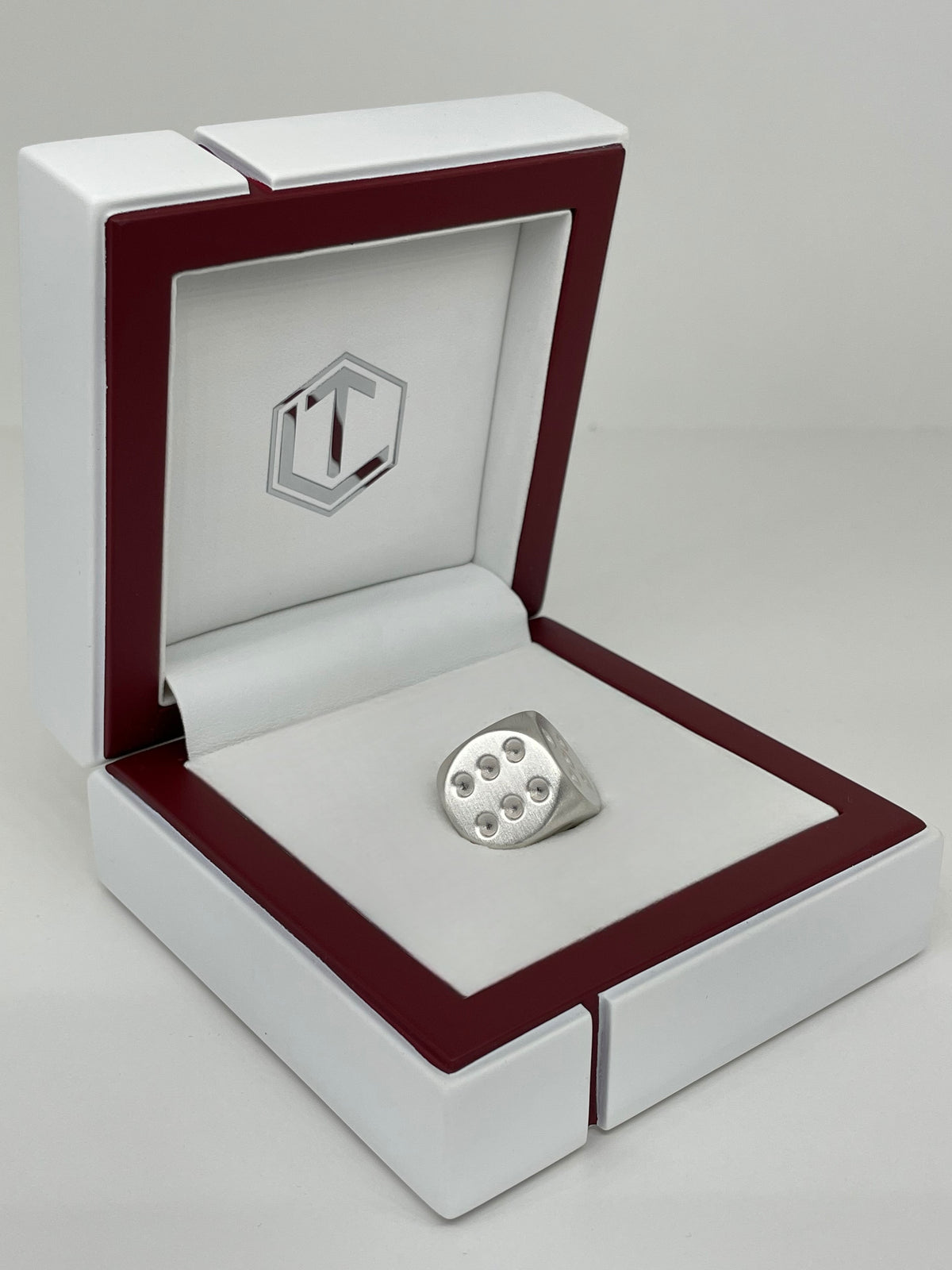 Solid brushed Silver Dice in white case - Würfel aus Sterlingsilber mattiert und massiv im Etui