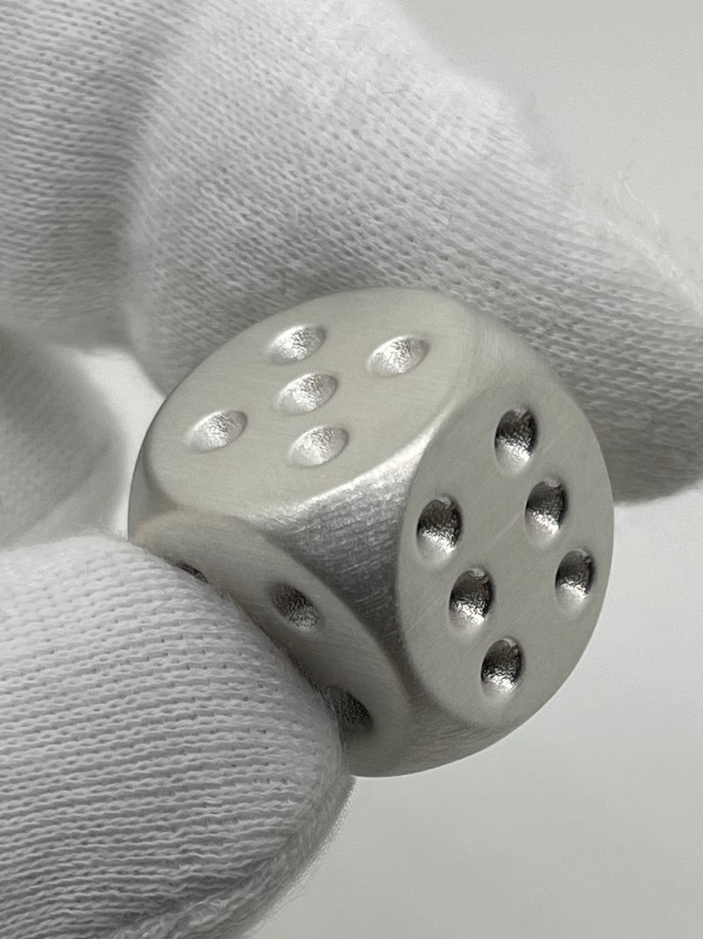 Solid brushed Sterling Silver Dice in fingers - Massiver Würfel aus Silber in Finger
