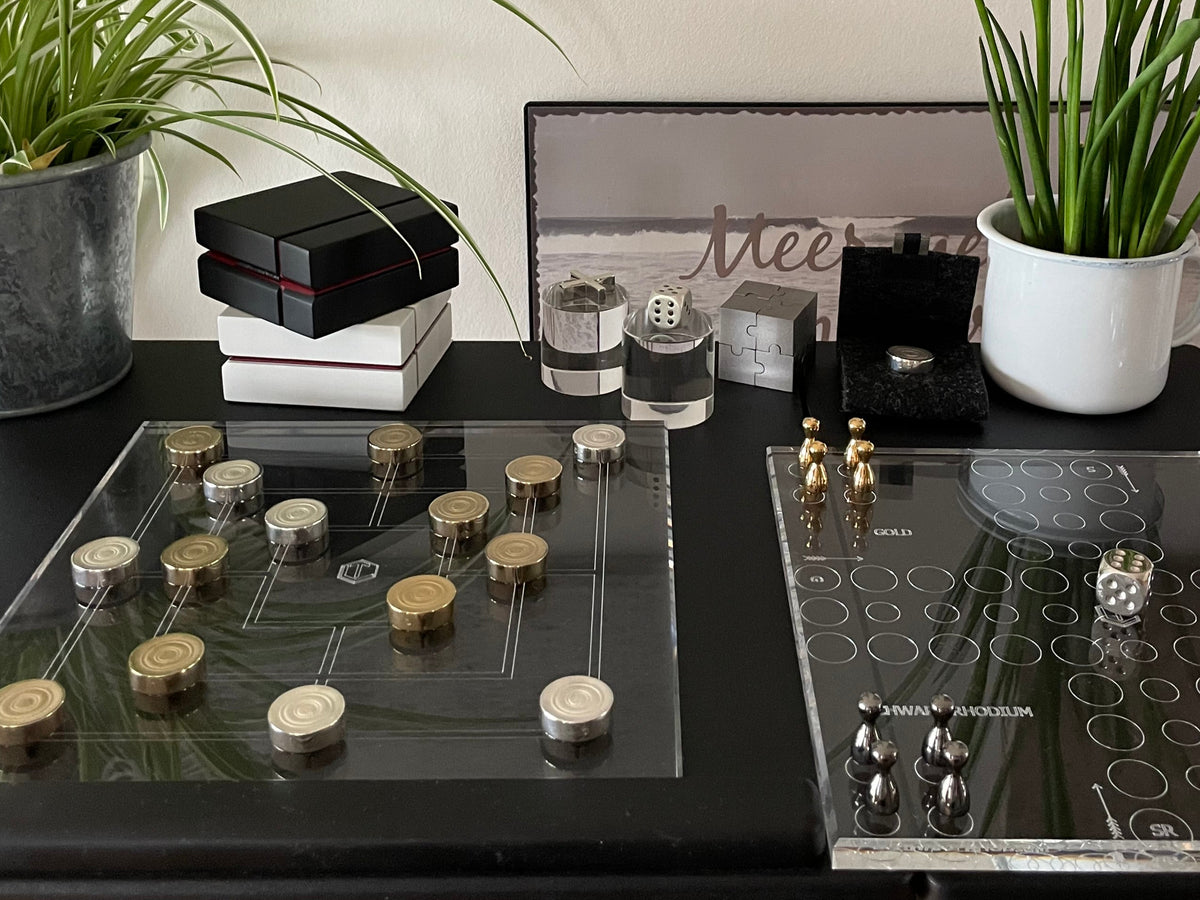 TTT Ludo Dices Game Pieces Case in living room - Ludo Würfel Spielsteine Etuis im Wohnzimmer