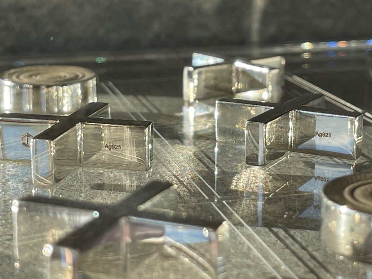 TTT Silver Acrylboard Play Situation Zoom - Spielsteine Silber Acrylbrett Spielsituation im Zoom