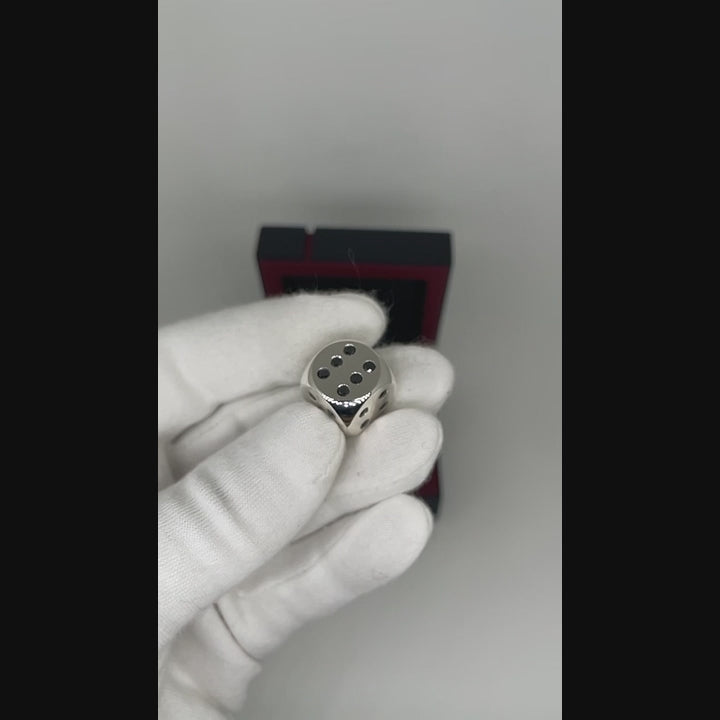 Dice in Sterling Silver in Hand with Diamonds polished - Würfel aus Sterlingsilber mit Diamanten in der Hand poliert