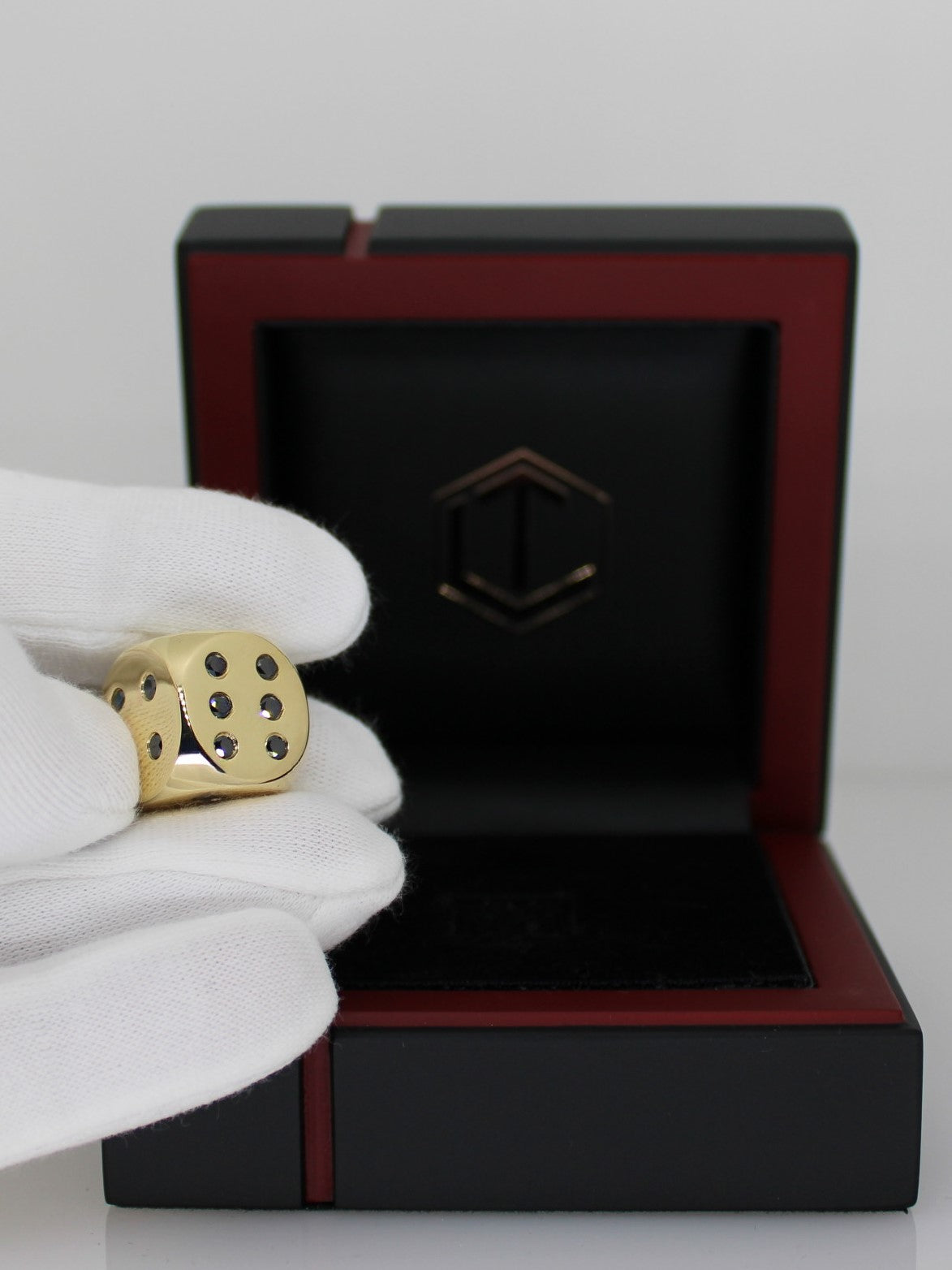 Gold Dice 18-Karat with Diamonds in Hand - Goldwürfel mit Diamanten in der Hand