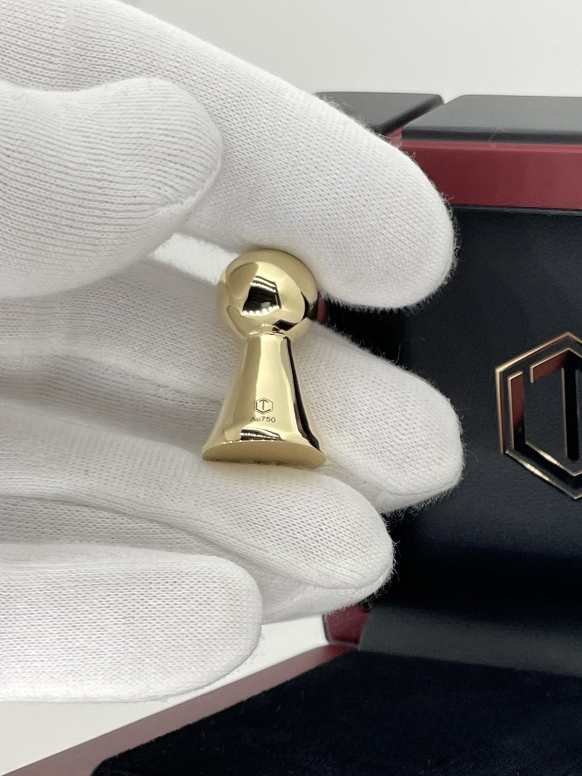 Playe Figurine 18-Karat Gold in Fingers - Spielpöppel aus 18 Karat Gold in Fingern