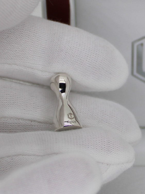 Play Figurine Sterling Silver on hand - Spielfigur aus Silber auf der Hand