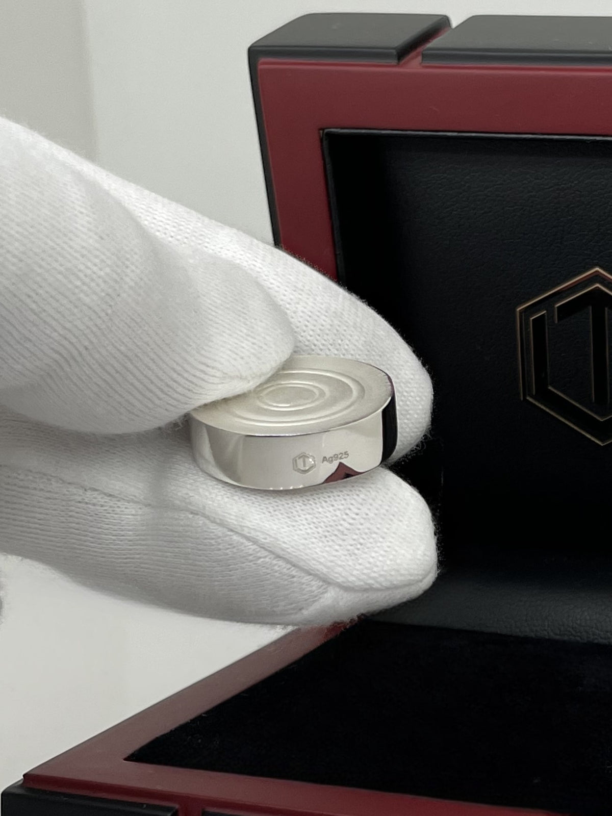 Play Piece Sterling Silver in Hand - Spielstein Sterlingsilber in der Hand