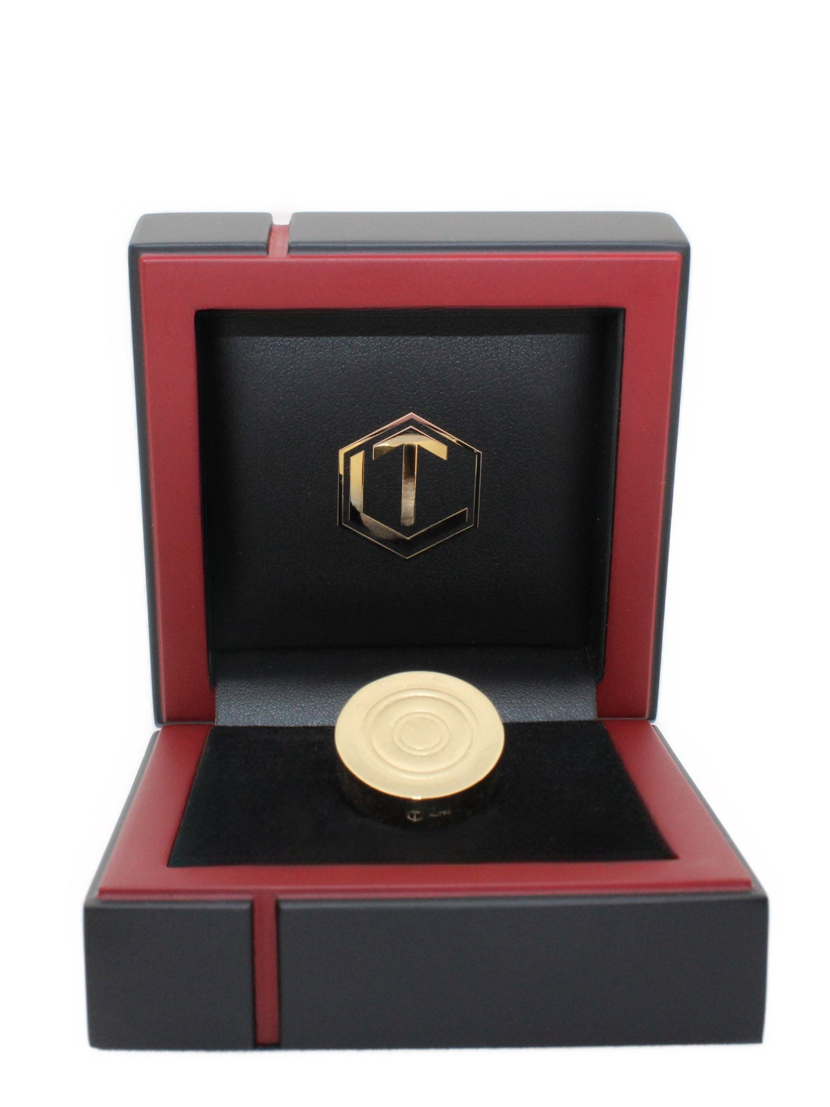 Solid 18-Karat Gold Game Piece in Black Case - Spielstein 18 Karat Gold im tui