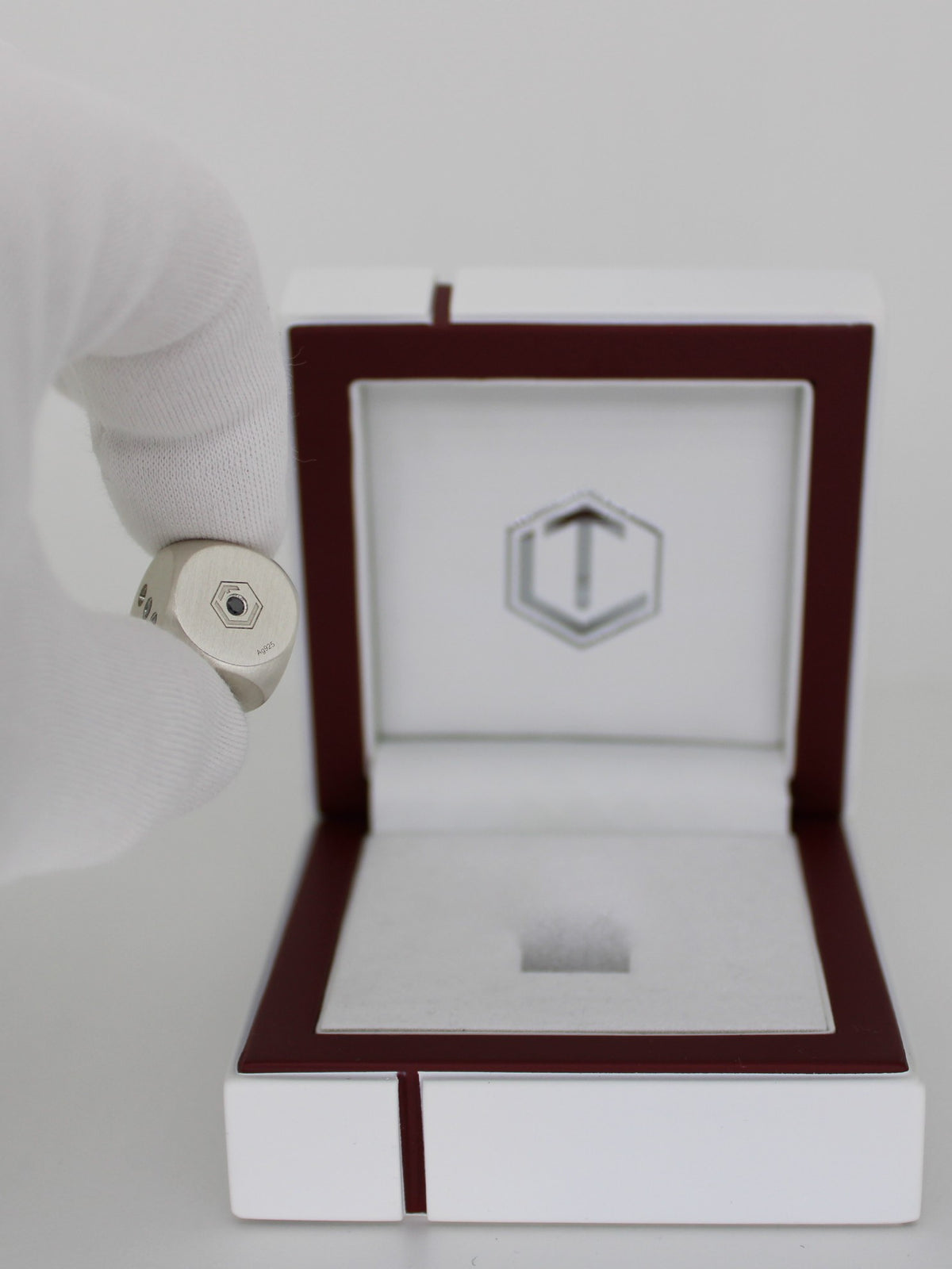 Solid Brushed Silver Dice with Diamonds in Hand - Silberwürfel mit Diamanten in der Hand