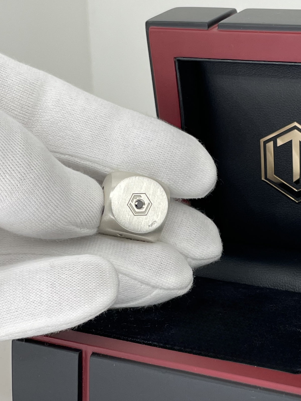 Solid Brushed Silver Dice with Diamonds in Hand - Würfel aus Silber mit Diamanten massiv in der Hand