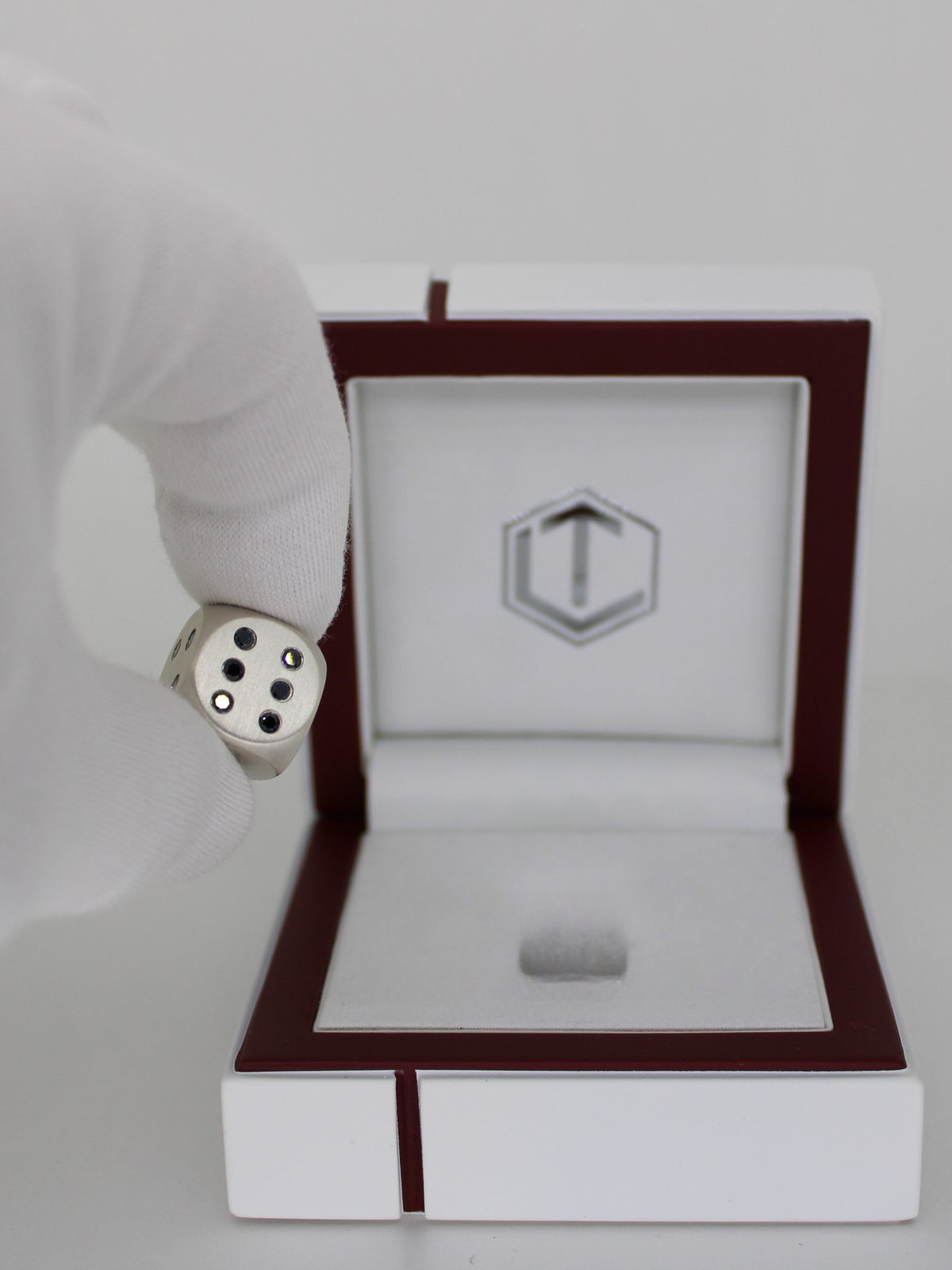 Solid Brushed Silver Dice with Diamonds in Hand - Silberwürfel mit Diamanten in der Hand