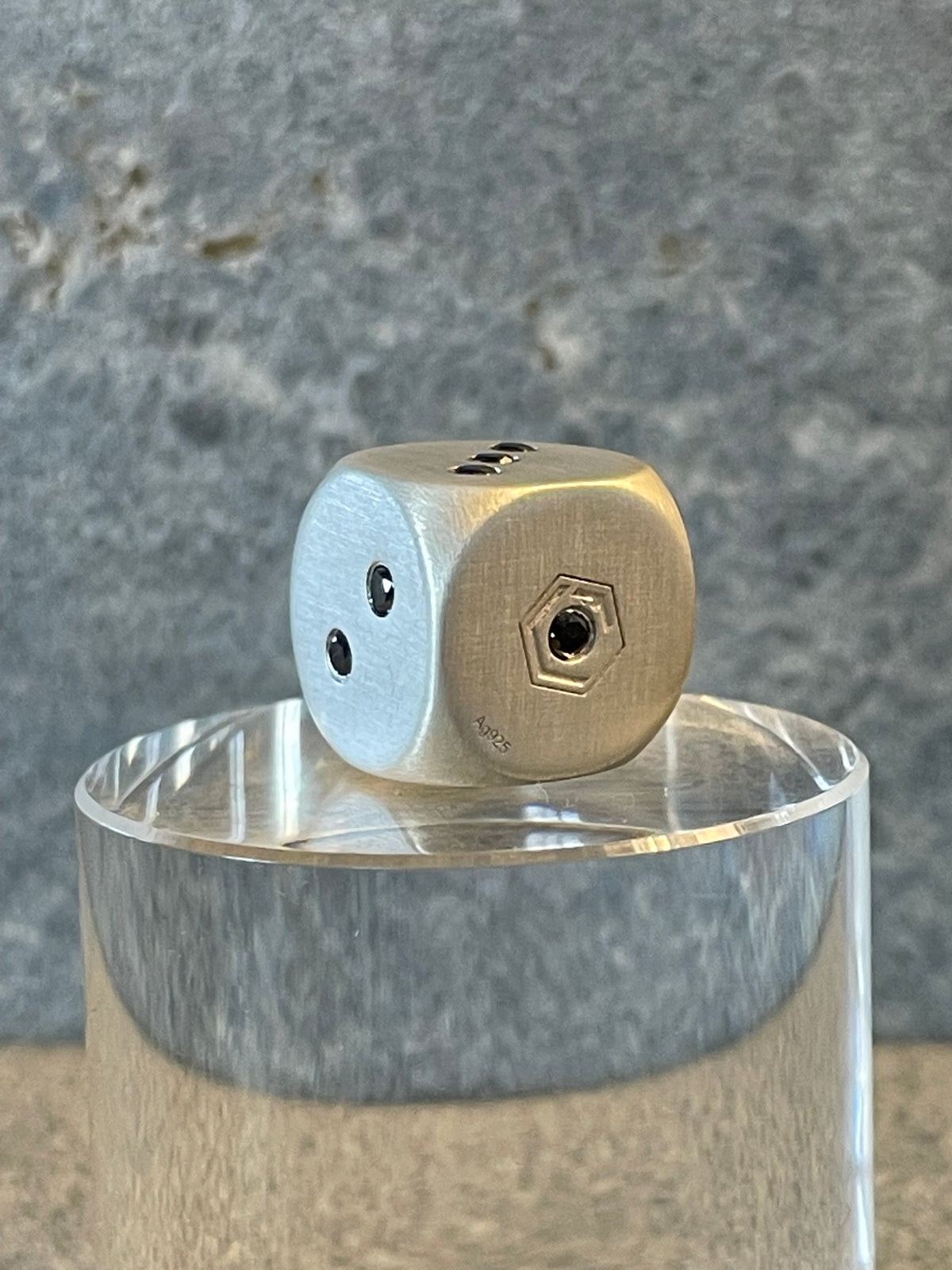 Solid Brushed Silver Dice with Diamonds on pillar - Silberwürfel mit Diamanten massiv auf Podest